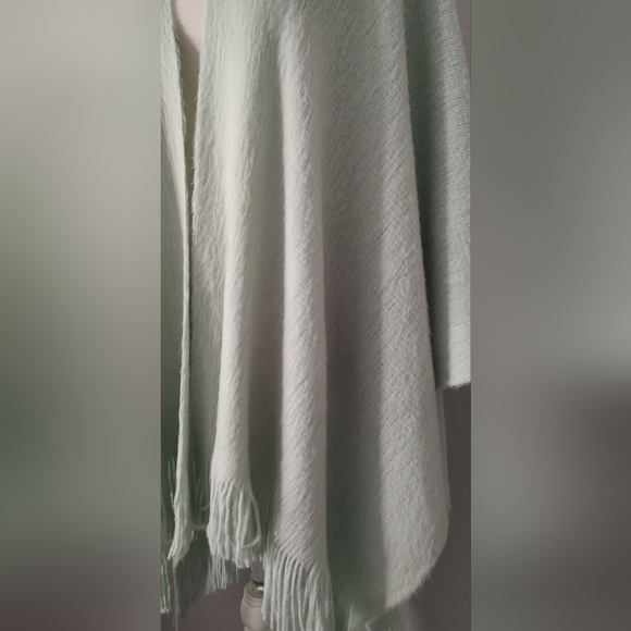 Lauren Conrad Women's Poncho One size color Mint Green excellent condition - Picture 4 of 10